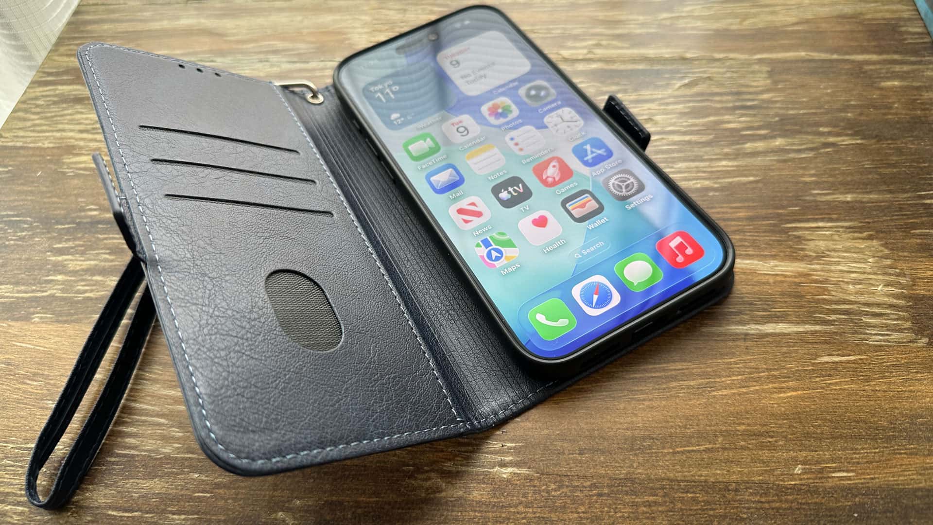iPhone 17 Pro Max ケース 手帳型 可愛い 猫柄 柔らかいTPU - 濃紺